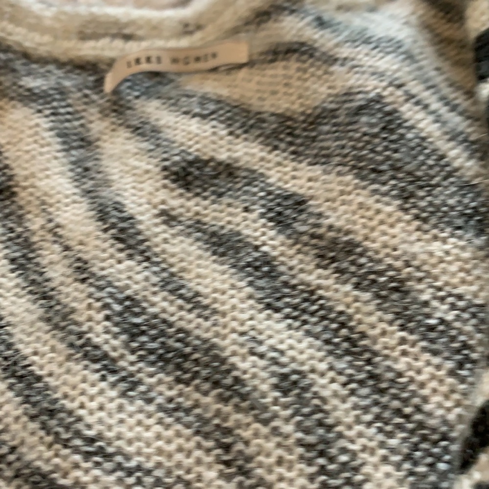 Sweater - Picture 4 of 4
